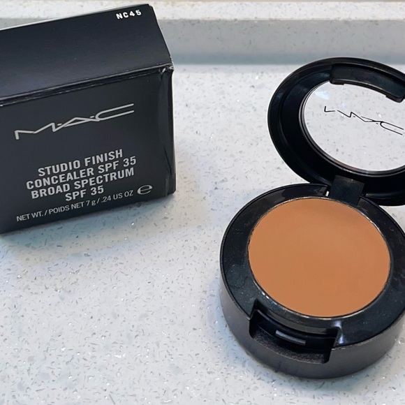 MAC ~ ‘NC45’ Studio Finish Concealer SPF 35 ~ RARE & HTF ~ NIB - Picture 1 of 16